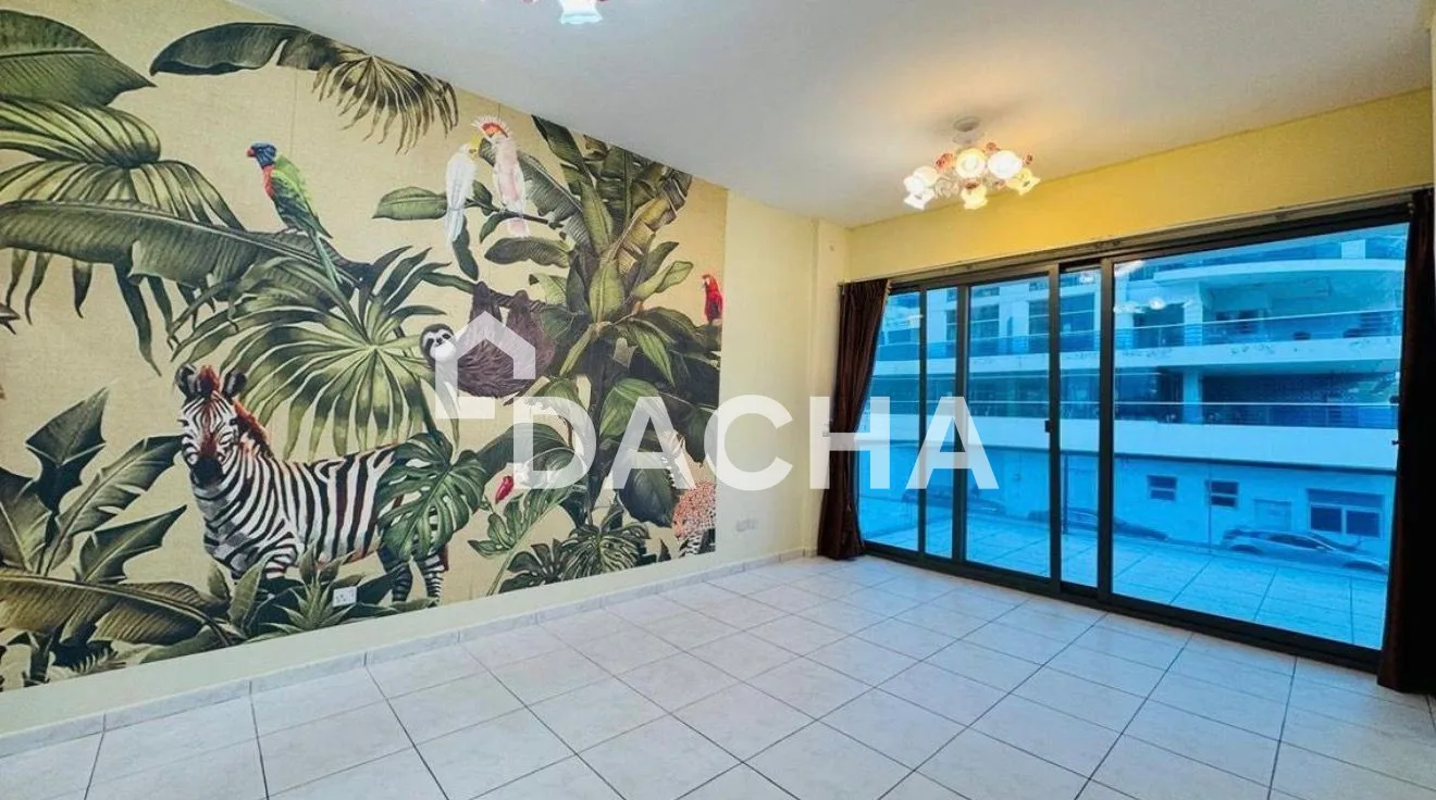 One-bedroom unfurnished apartment at Azure, Dubai Marina, available now